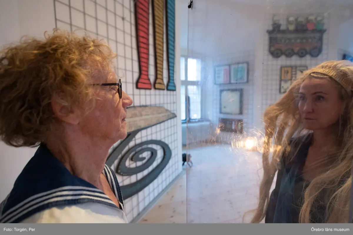 Bilder från en dans performance – Genius Loci - skapad av Jan Håfströms sambo Lotta Melin för detta tillfälle, vid invigningen av Jan Håfsträms utsällningen "Barnet i tornet".