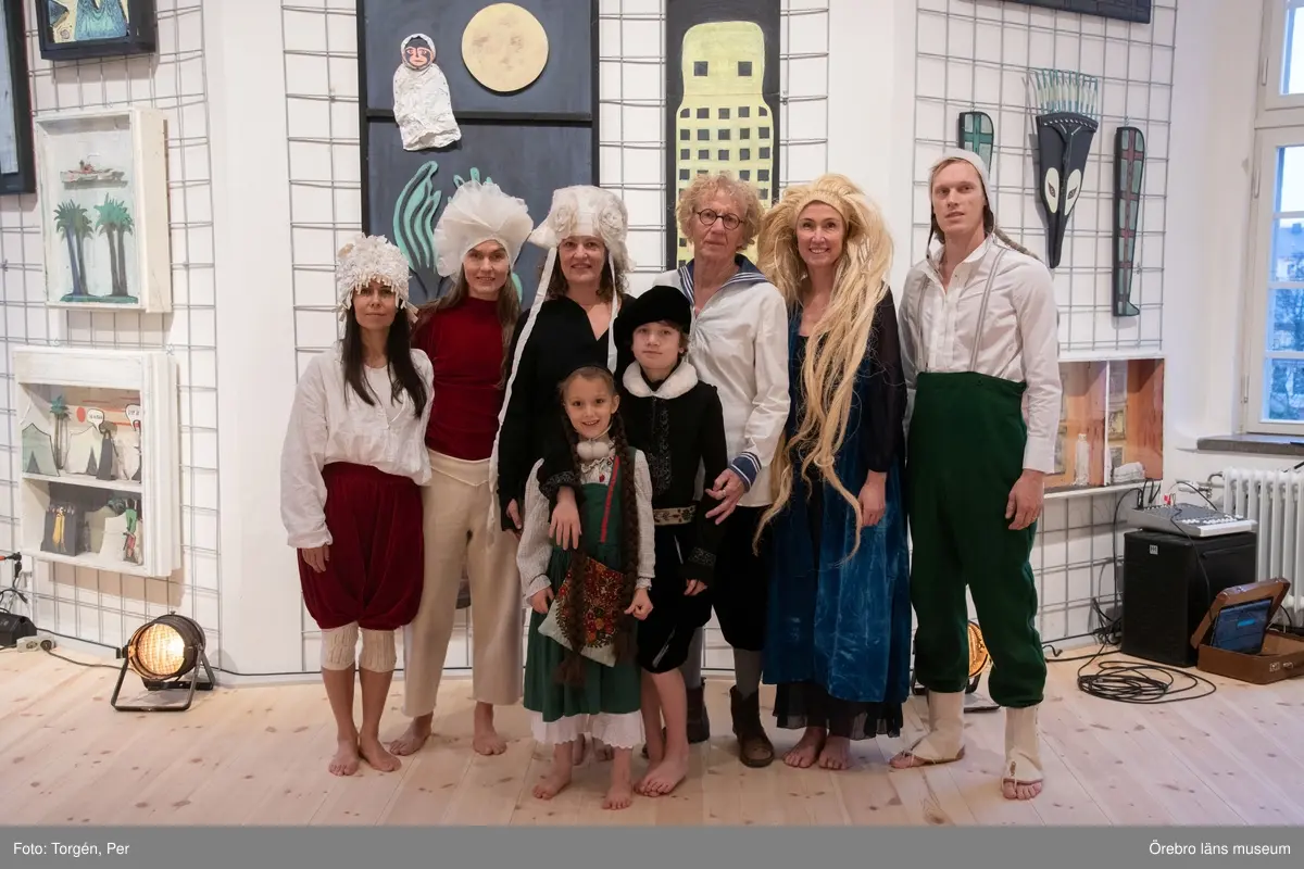 Bilder från en dans performance – Genius Loci - skapad av Jan Håfströms sambo Lotta Melin för detta tillfälle, vid invigningen av Jan Håfsträms utsällningen "Barnet i tornet".