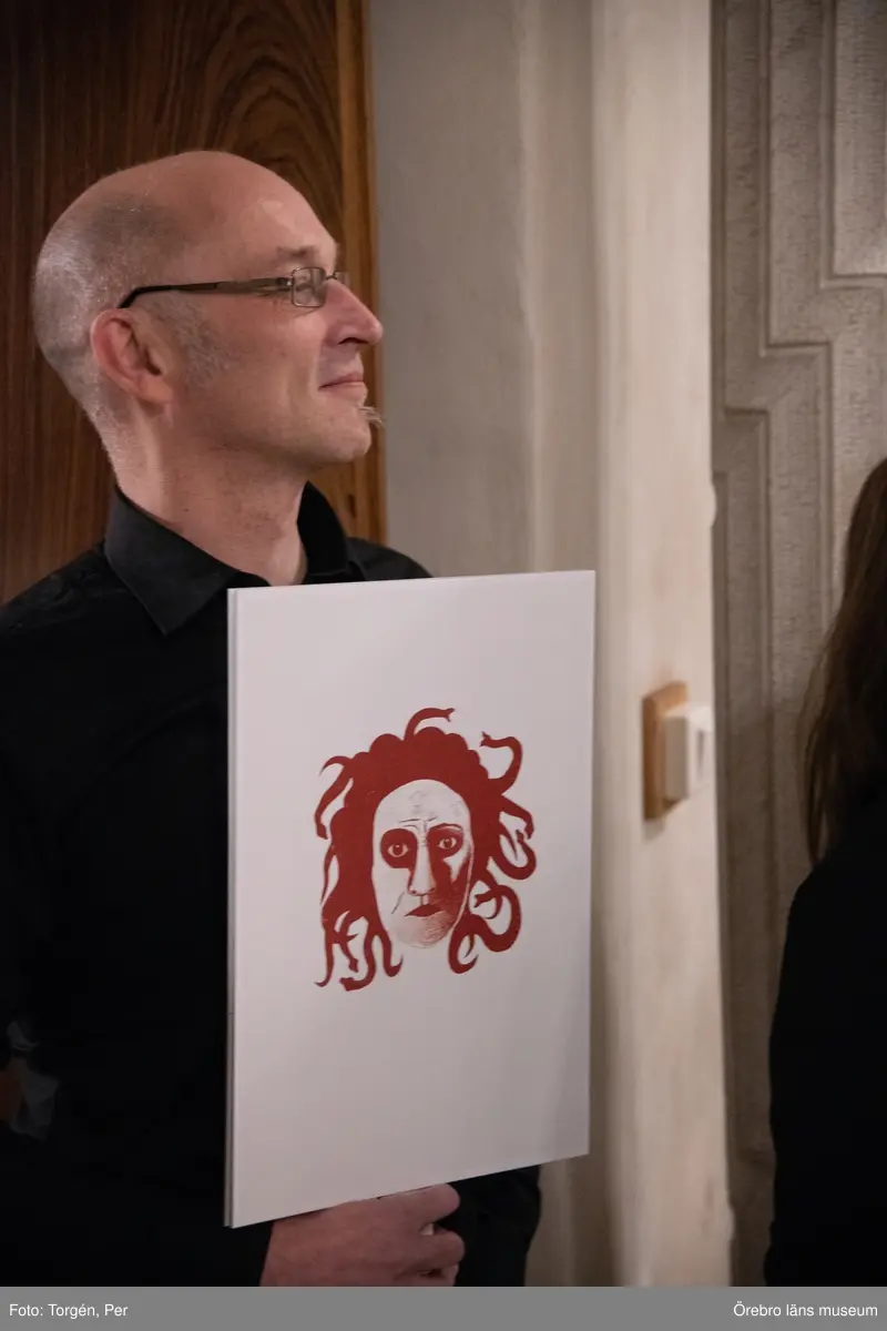 Bilder från en dans performance – Genius Loci - skapad av Jan Håfströms sambo Lotta Melin för detta tillfälle, vid invigningen av Jan Håfsträms utsällningen "Barnet i tornet".