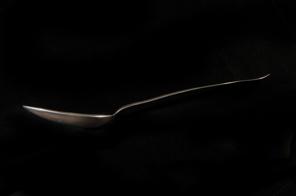 En matsked av silver. S.k. fiolmodell. Stämplad bakpå skaftet.