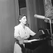 Marta Lindberg på Byggfack.
5 september 1958.