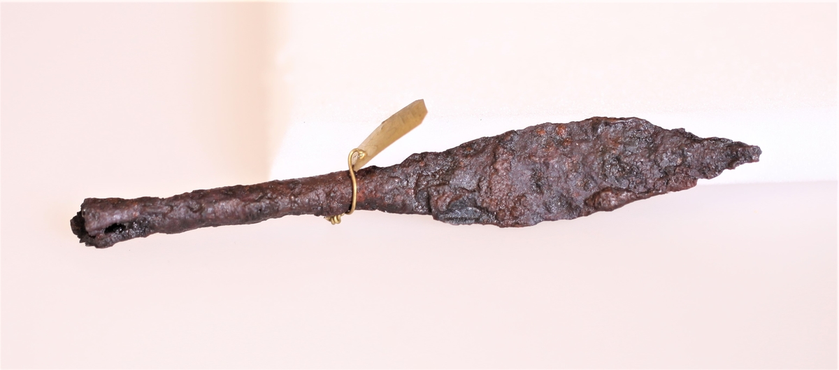 Pilspiss fra eldre jernalder. Funnet ved Hunnskjold verk