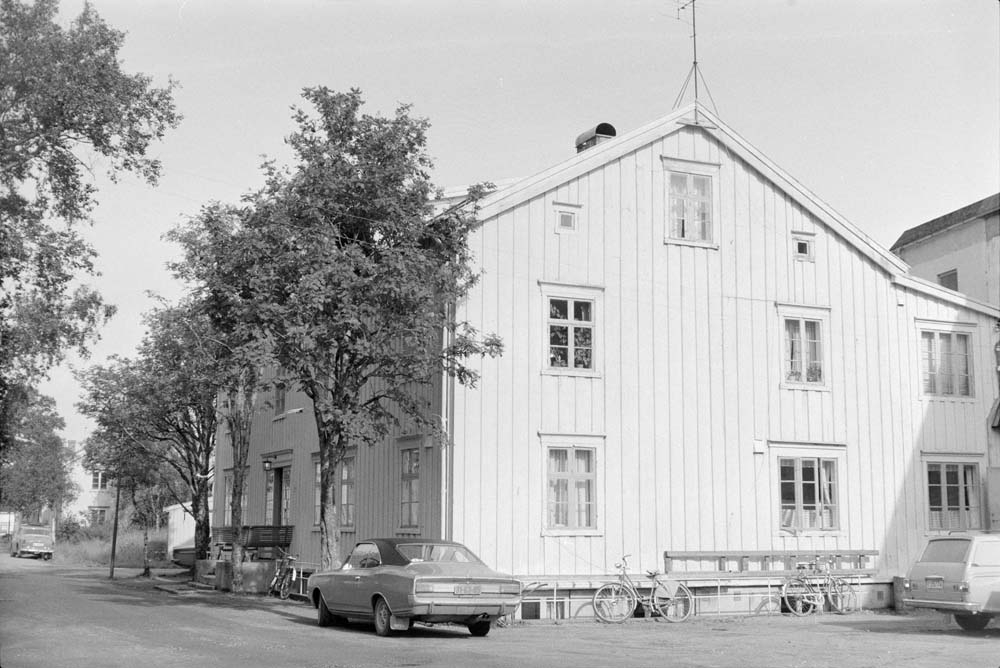 Mosjøen, krysset Torolfs gate og Sjøgata. Nå en del av Fru Haugans Hotell.