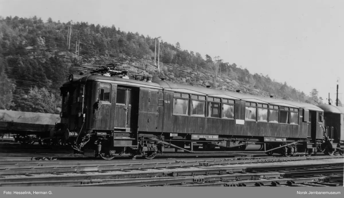 Elektrisk motorvogn Bmeo 62 01 ved lokomotivstallen ved Krossen