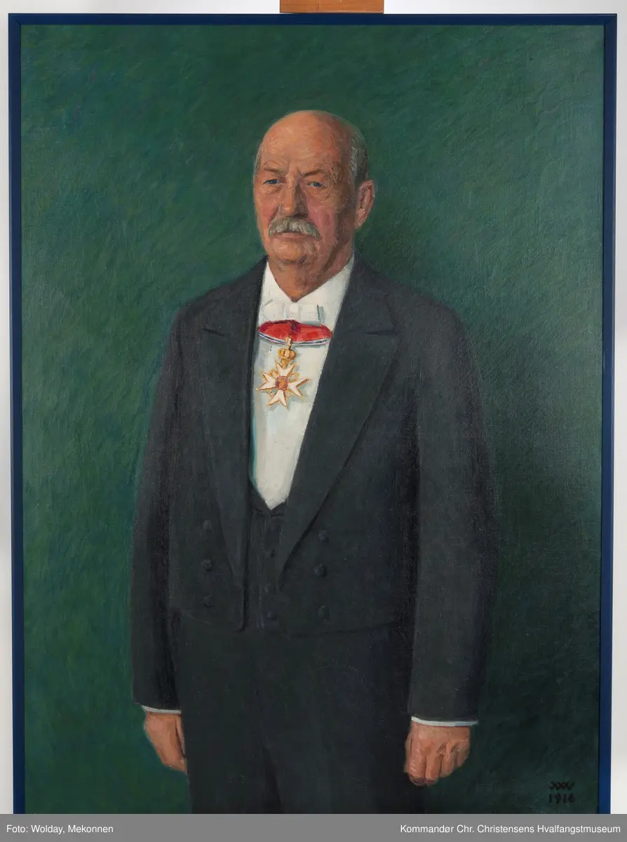 Kommandør Chr. Christensen (1845-1923) i livkjole med St. Olavs orden
