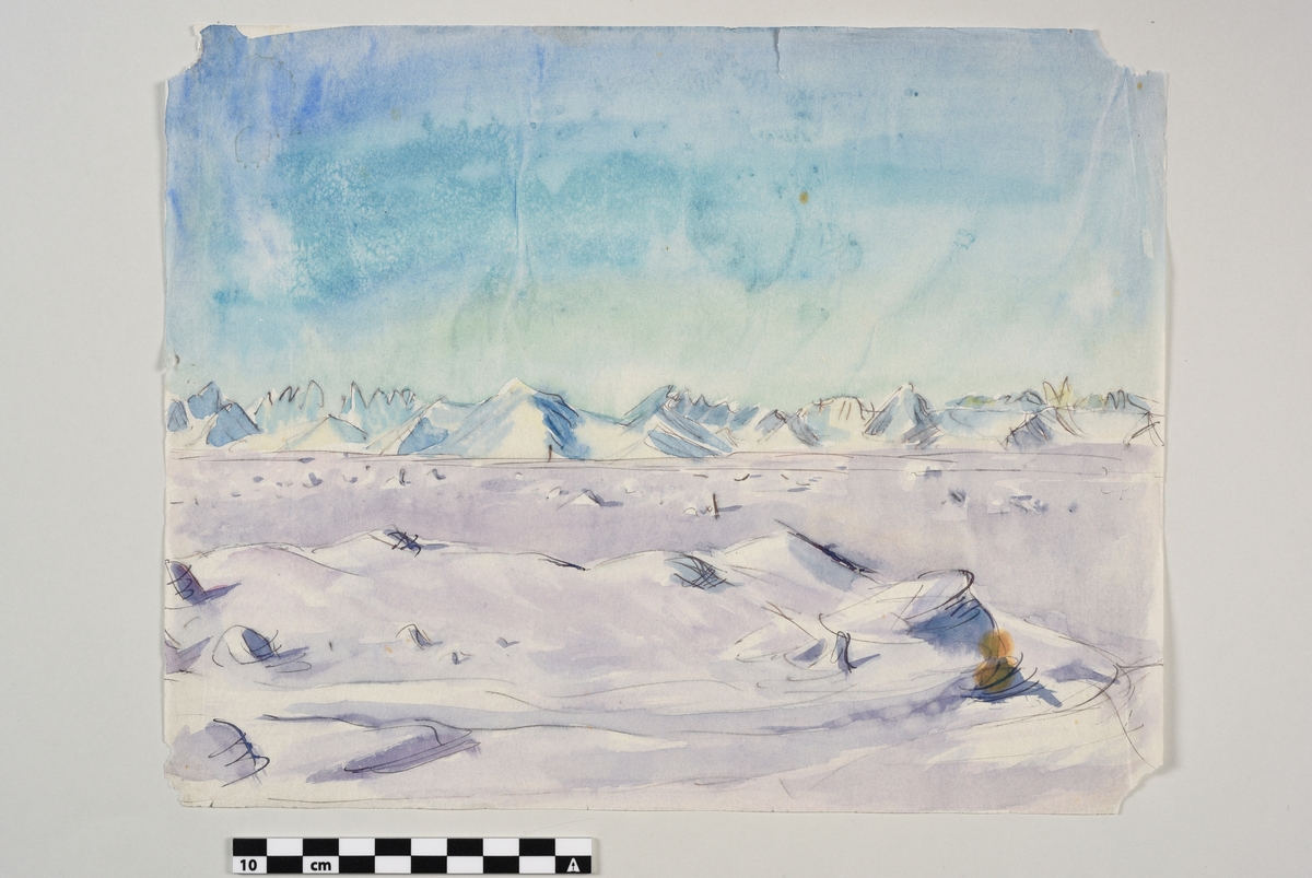 Seks stykk ark av tynt nesten transparent papir med samme størrelse.
Det er et maleri med transparente, vannoppløselige farger på alle arkene. Motivet er et panorama av et snødekket fjellandskap som strekker seg over de seks bildene.