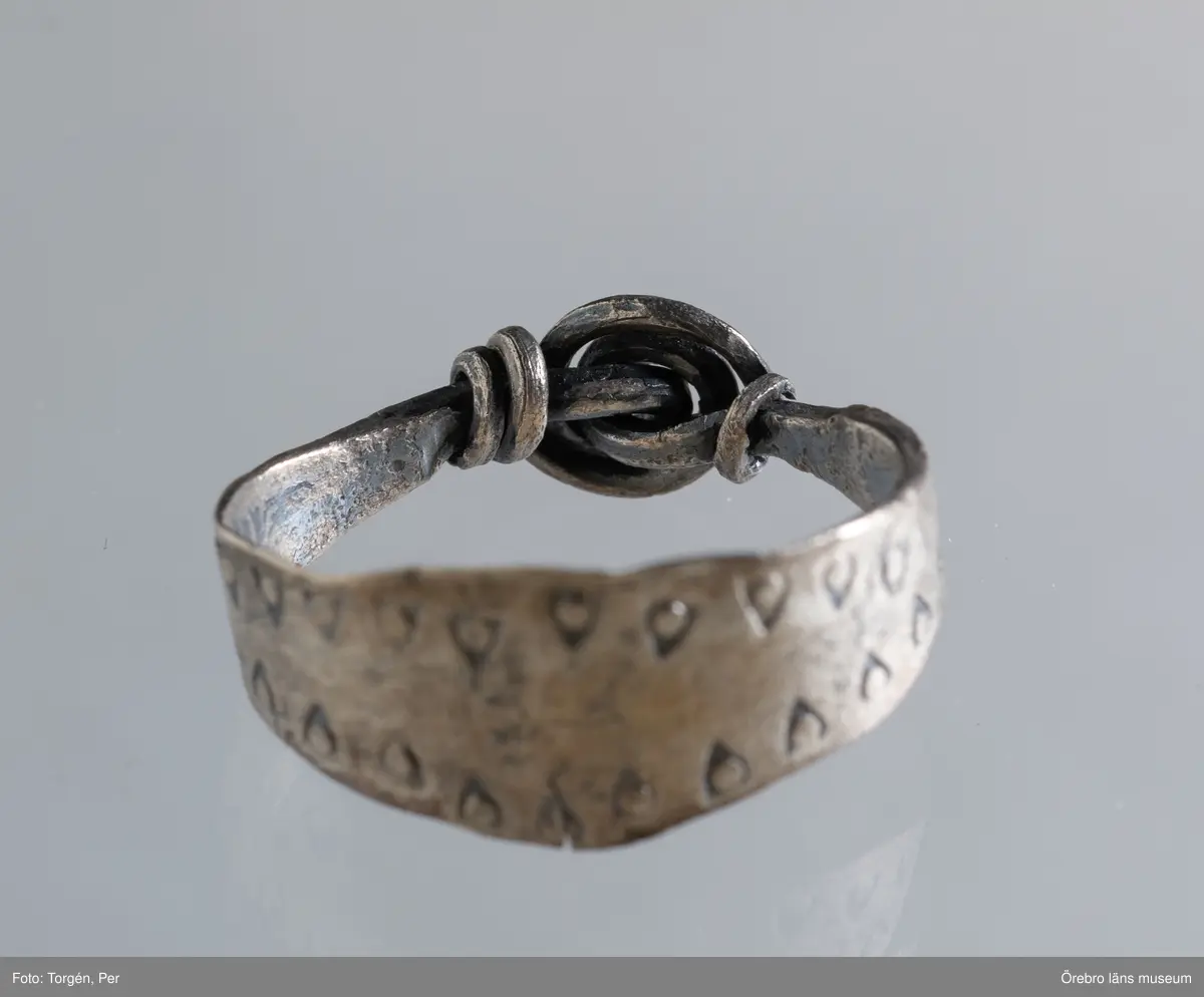 FINGERRING