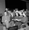 Teatersällskap spelar för Ungern.
November 1956.