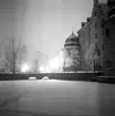 Örebro slott i kvällsbelysning.
November 1956.