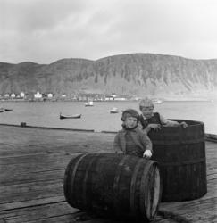 Åse Isaksen og Alf Nilsen (født 15.12.1933) på Nissen-kaia i