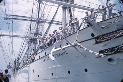 Kadetter fra skoleskipet STATSRAAD LEHMKUHL.