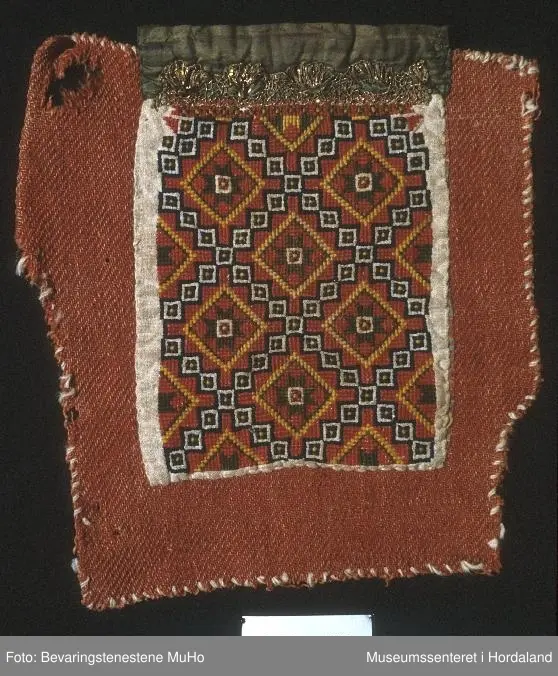 grønn silkebord øverst, gullband