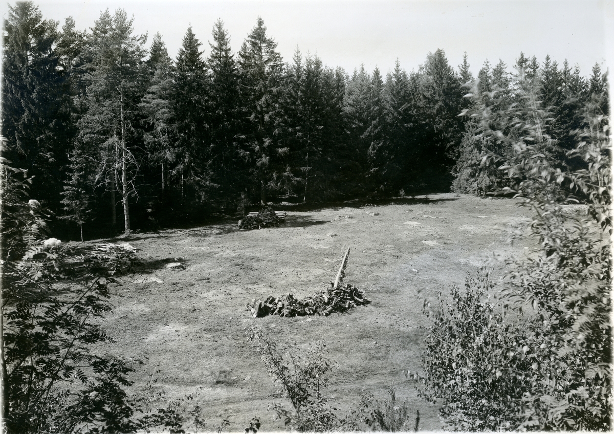 Badelunda sn, Anundshögsområdet, Långby.
Skeppssättning IV, det västra skeppet, före renoveringen. 1933.