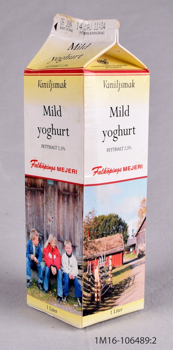 Två enliters förpackningar för mild lättyoghurt tillverkade för Falköpings mejeri.
Förpackningarna har färgbilder med barn.  Bilderna är tagna i Fornbyn i Skara, som är en del av Västergötlands Museum. 
Någon gång runt 2002 kom förpackningen med dessa motiv ut i handeln och fanns ännu kvar 2006