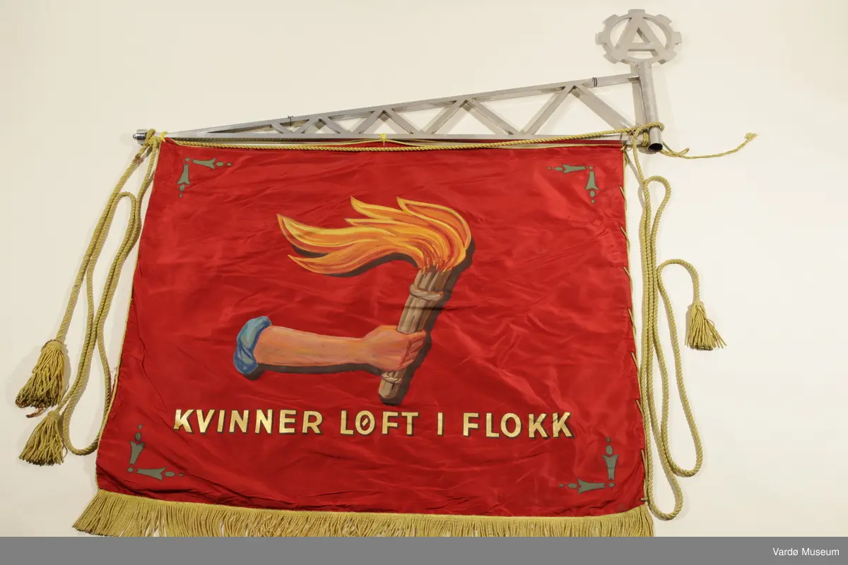 Vardø arb.partis kvinneforening
Stiftet 4 mars 1914
Kvinner løft i flokk