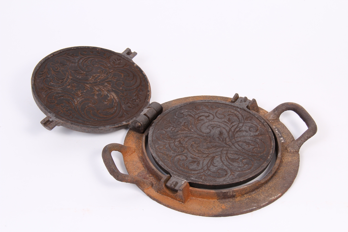 Vaffeljern tilpassa vedkomfyr med lause ringar.