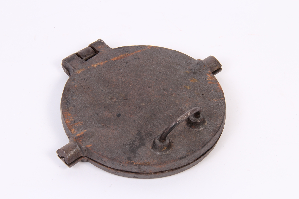 Vaffeljern tilpassa vedkomfyr med lause ringar.