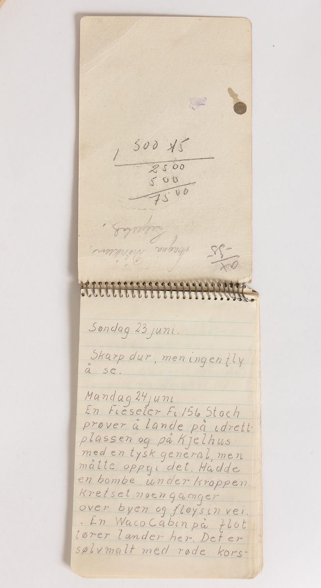 Notatbok av Gunnar Didriksen med  nedtegnelser over båt- og flytrafikk i Harstad sommeren 1942 med tegninger 