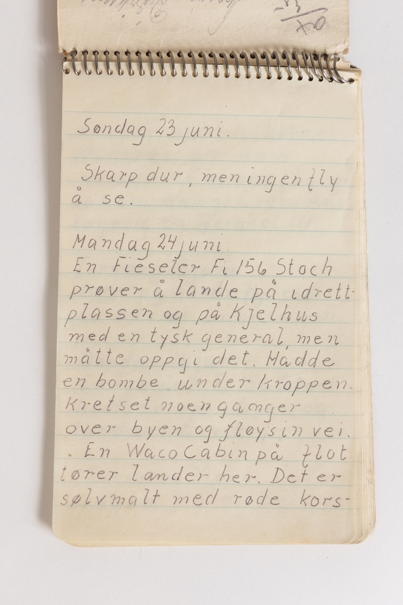 Notatbok av Gunnar Didriksen med  nedtegnelser over båt- og flytrafikk i Harstad sommeren 1942 med tegninger 