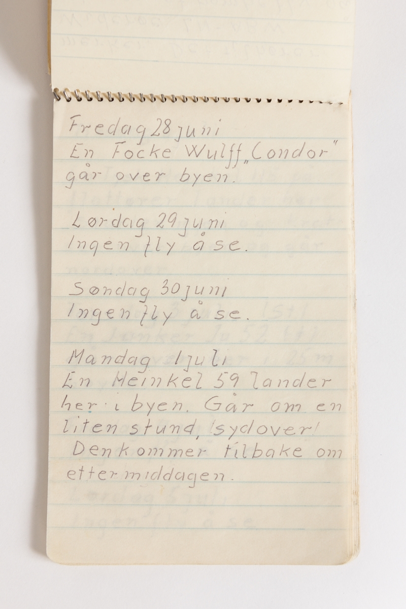 Notatbok av Gunnar Didriksen med  nedtegnelser over båt- og flytrafikk i Harstad sommeren 1942 med tegninger 