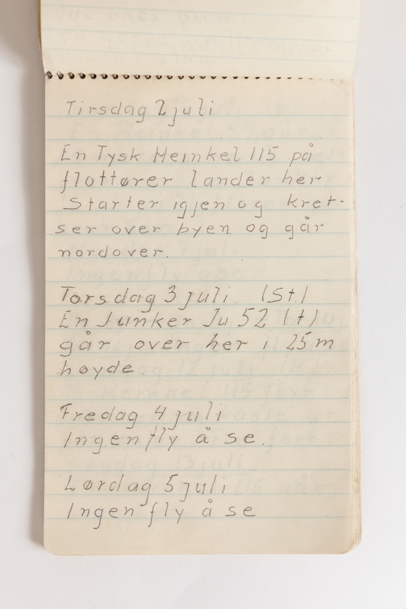 Notatbok av Gunnar Didriksen med  nedtegnelser over båt- og flytrafikk i Harstad sommeren 1942 med tegninger 