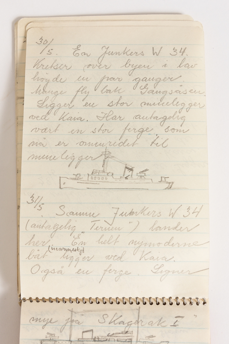 Notatbok av Gunnar Didriksen med  nedtegnelser over båt- og flytrafikk i Harstad sommeren 1942 med tegninger 