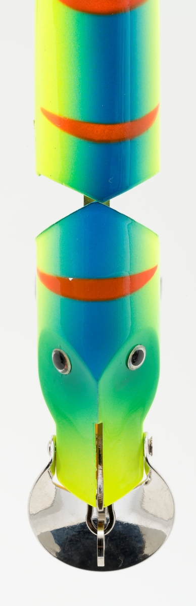 Wobbleren, gjeddewobbleren Hi-Lo fra ABU, er en fiskeimitasjon som består av en toleddet kropp av plast. Hodet er konkavt utformet. Det er tre metallringer for feste av snøre og kroker. To trippelkroker, treblekroker, er festet under buken og bak i halen.. Under hodet er wobbleren utstyrt med en regulerbar leppe eller kjeveskje i metall. Ved å skyve skjea opp eller ned, går wobbleren høyt eller lavt i vannet (high-low). Kroppen er bemalt i fiskeskinnsmønster i grønt og blått med tre røde striper tvers over, lyse rød munn og underside og svarte øyne med en glittrende ring rundt.  Kjeveskjea er i blankt metall.  

Wobbleren er en synkewobbler.
