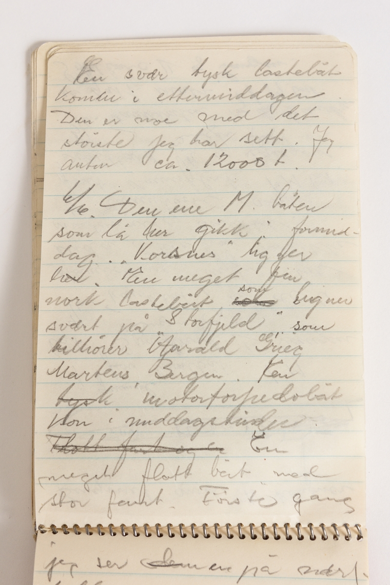 Notatbok av Gunnar Didriksen med  nedtegnelser over båt- og flytrafikk i Harstad sommeren 1942 med tegninger 