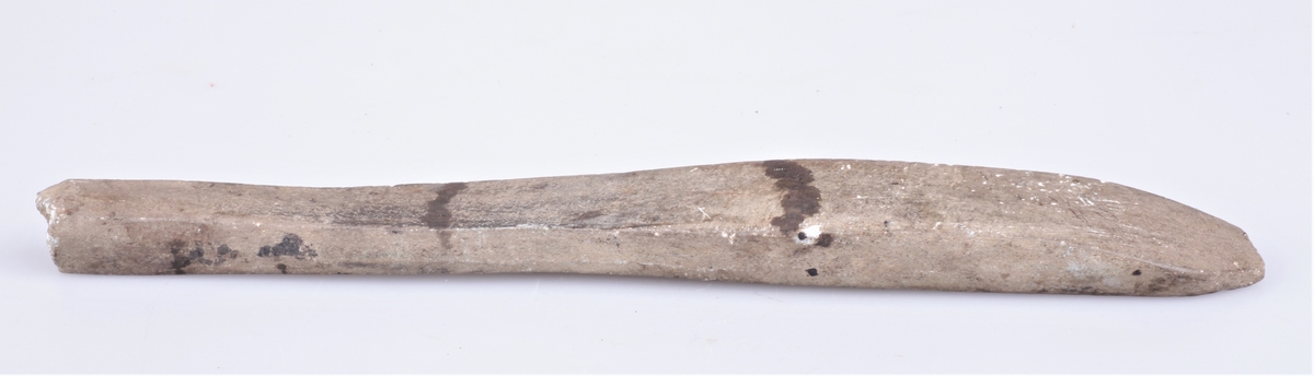 Brynestein (skiferbryne) funnet i en haug på Vallejordet i 1903