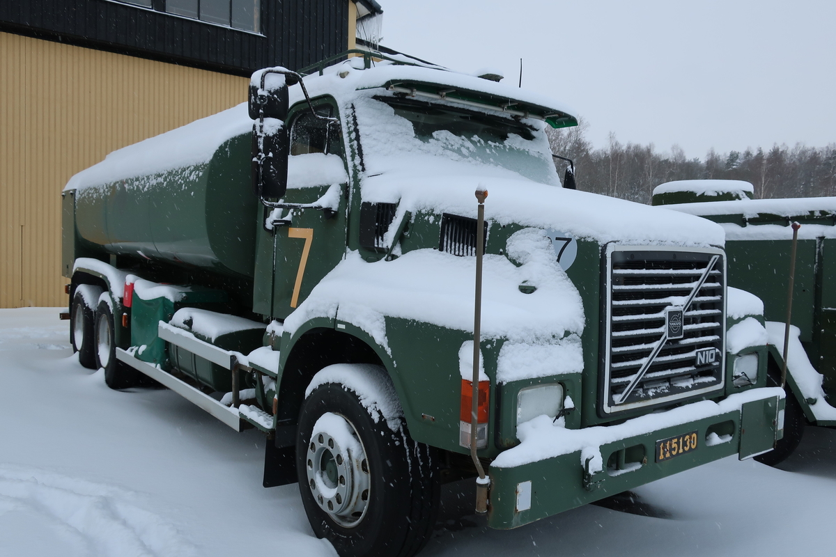 Tankbil 8673. Volvo N 10. Registreringsnummer 115130.