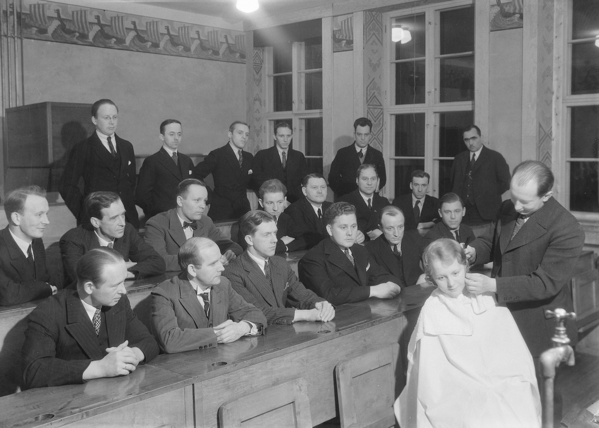 Barber- og skjønnhetspleiedemonstrasjon ved konsulent Ludv. Ruhs