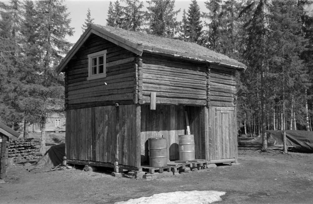 Bygdetunet i Grane. Skøt med loft, 1790. Turmo.