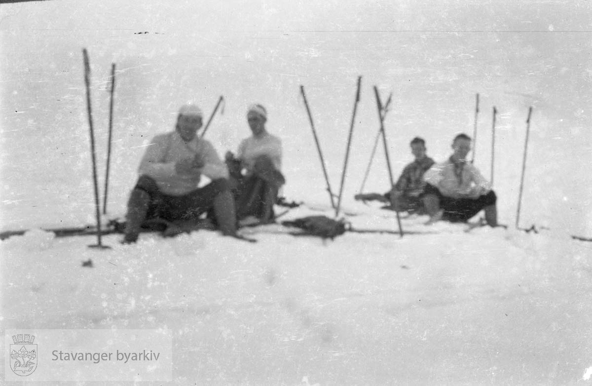 Menn på skitur