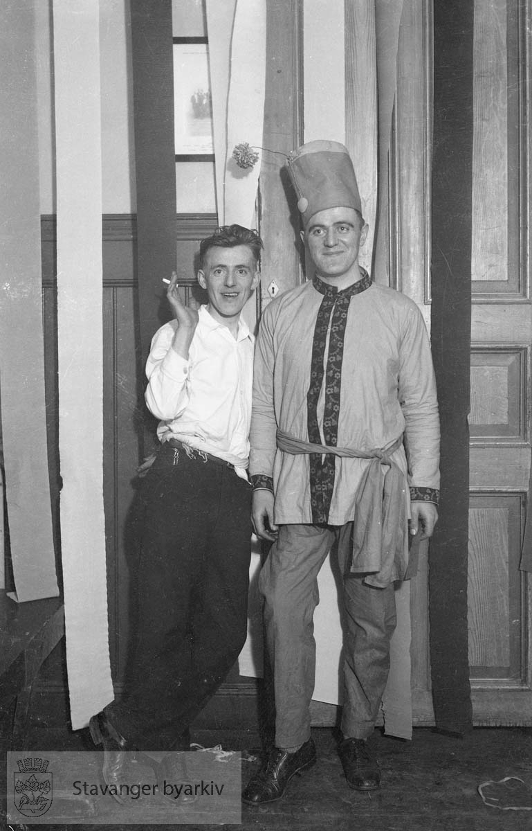 Fra kostymeball eller karneval , (muligens i Oslo)