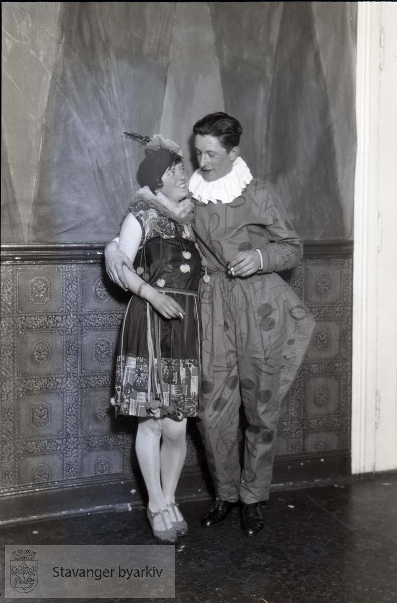 Fra kostymeball (muligens Oslo?)