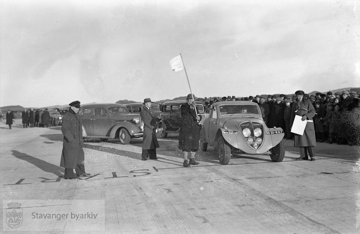 Monte Carlo fra flyplassen.5031-RK7 ved startstreken på rullebanen