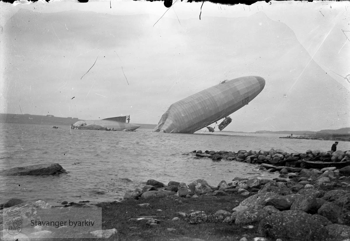 Zeppelin i Hafrsfjord -Stavanger byarkiv / DigitaltMuseum