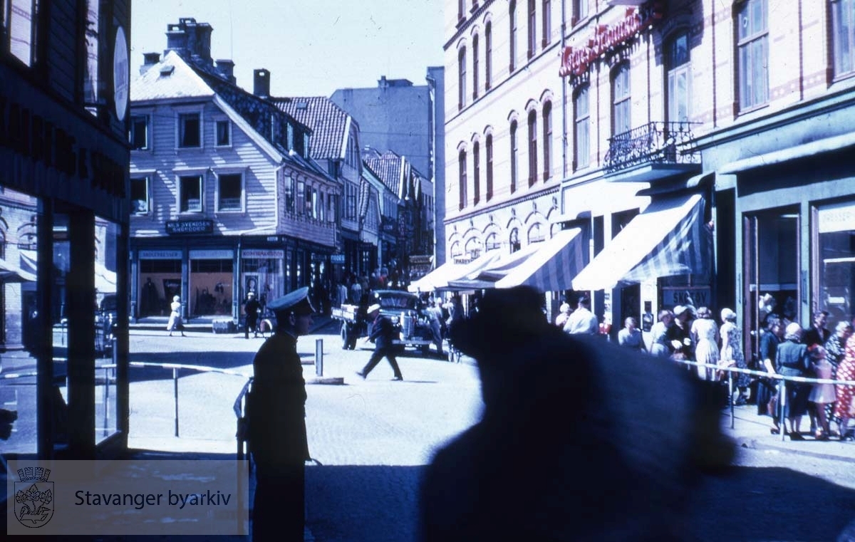 Myhregården til høyre.