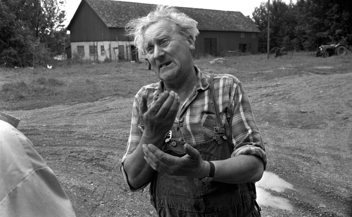 Evert på Mossen.
15 juli 1968. 
Evert Soting på gården Mossen i Edsberg.