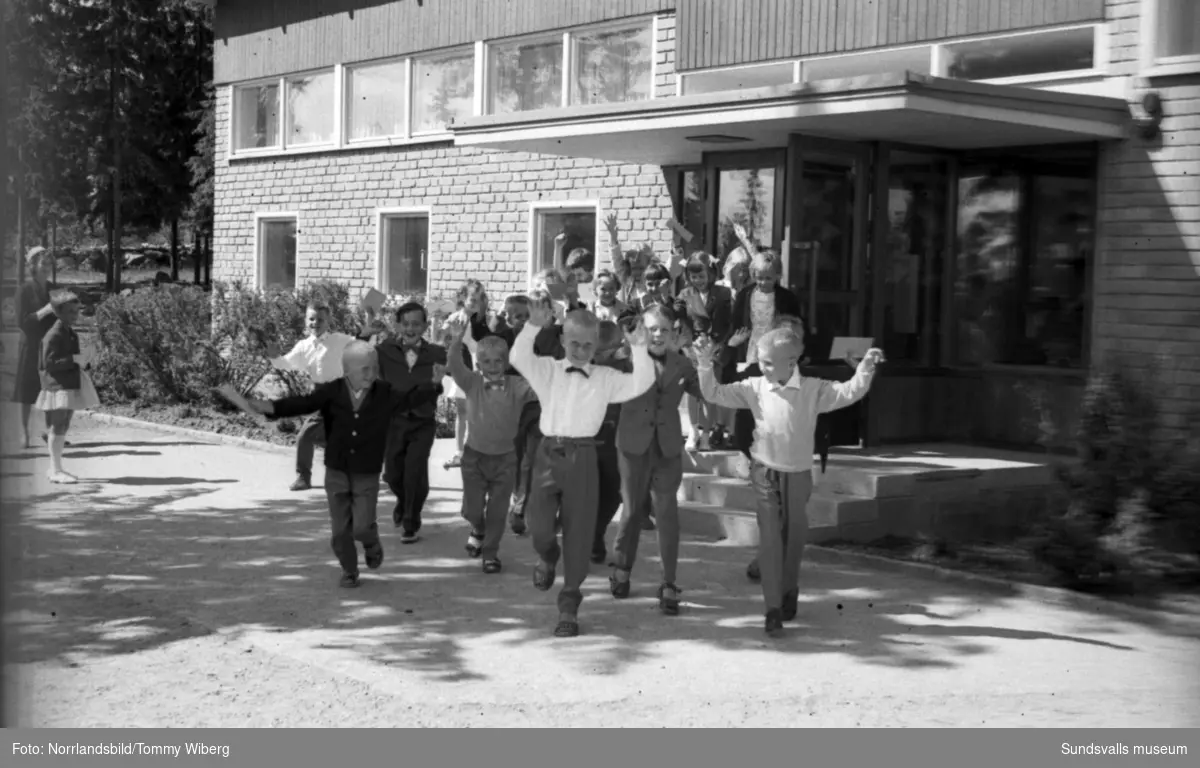 Examensdags för klass 1B på Hagaskolan, 1960.