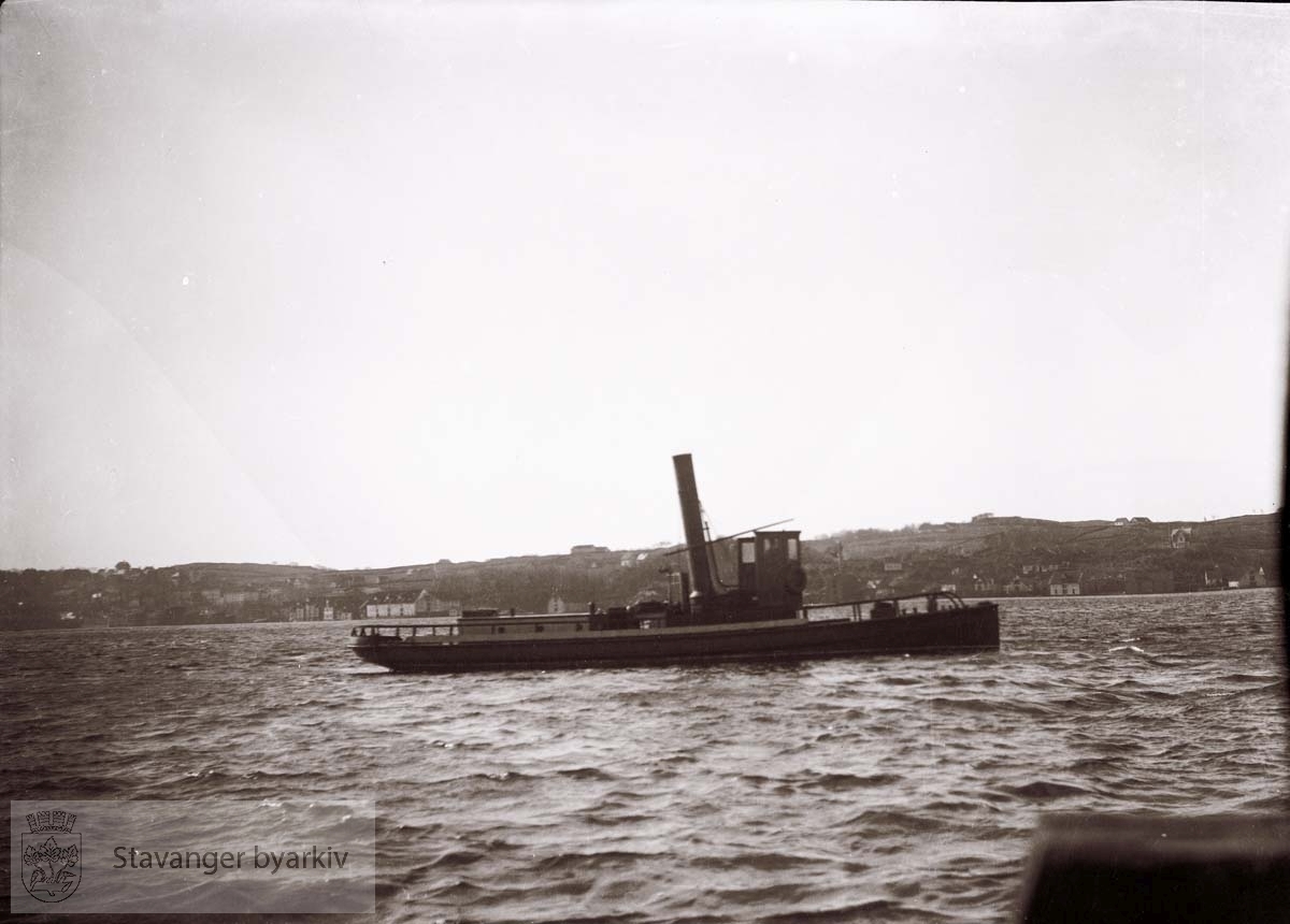 Nøk på fjorden.Sandvigå, Kalhammaren og Tasta i bakgrunnen