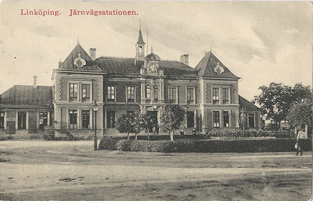 Vykort från  Linköping Järnvägsstation 
Resecentrum, Stationsbyggnad, häst o vagn, Järnvägsparken, Järnvägstation,
Poststämplat 6 maj 1912