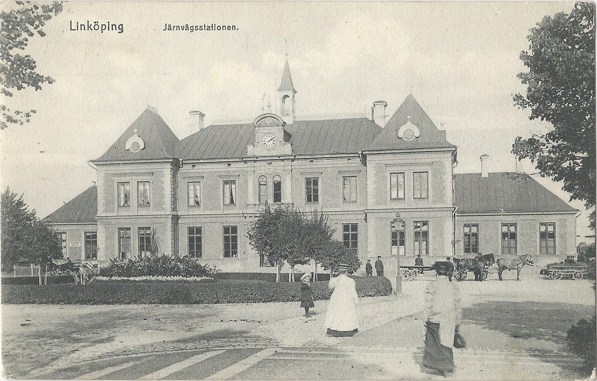 Vykort från  Linköping Järnvägsstation 
Resecentrum, Stationsbyggnad, häst o vagn, Järnvägsparken, Järnvägstation,
Poststämplat 8 juni 1912
Knackstedt & Näther Hamburg