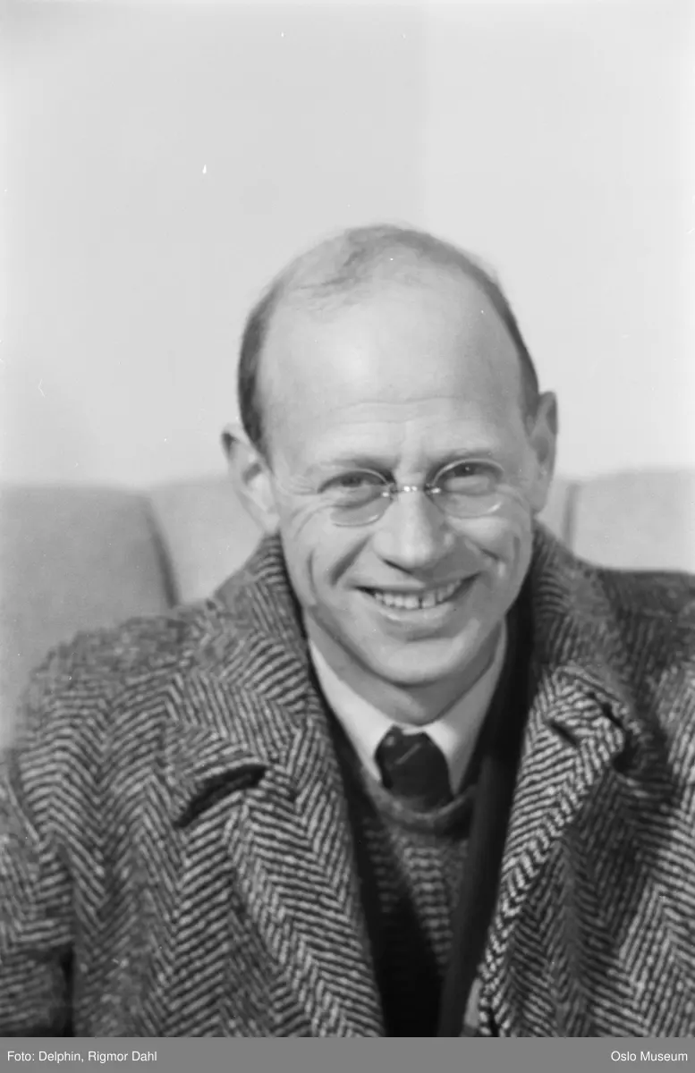 portrett, mann, skuespiller, sceneinstruktør, teatersjef, brystbilde