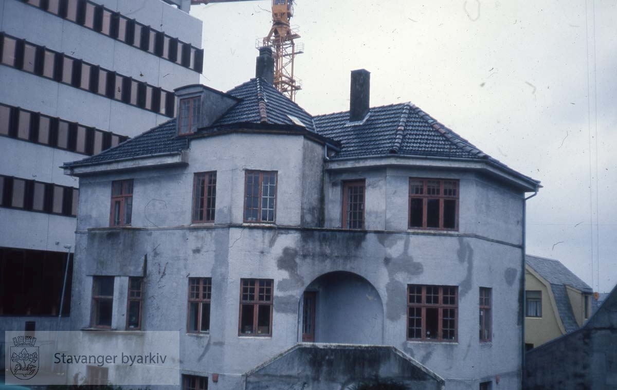 Bygningene ligger til Ny Olavskleiv, Knud Holms gate, muligens Jens Zetlitz gate