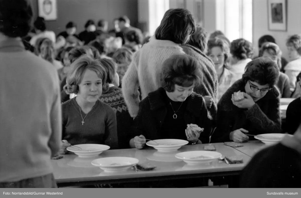 Matbespisningen på Matfors skola, elever och personal.