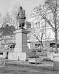 År 1922 restes Christian Erikssons staty av Baltzar von Platen på torget i Motala. Det hade då gått 90 år sedan resultatet av Göta kanals grundläggare kunde invigas.