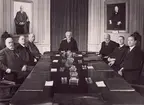 Stockholm. En av de sista sessionerna i Telegrafstyrelsen med generaldirektör J Hamilton som ordförande. Fotot i taget d. 23.12.1938.