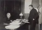 Telegrafstyrelsen år 1907. Revisor Blom, Elsa Cronland, byråchef Nils L.H. Johansson.