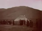 Foton från anläggningen av en telegraflinje i Ryssland år 1900.